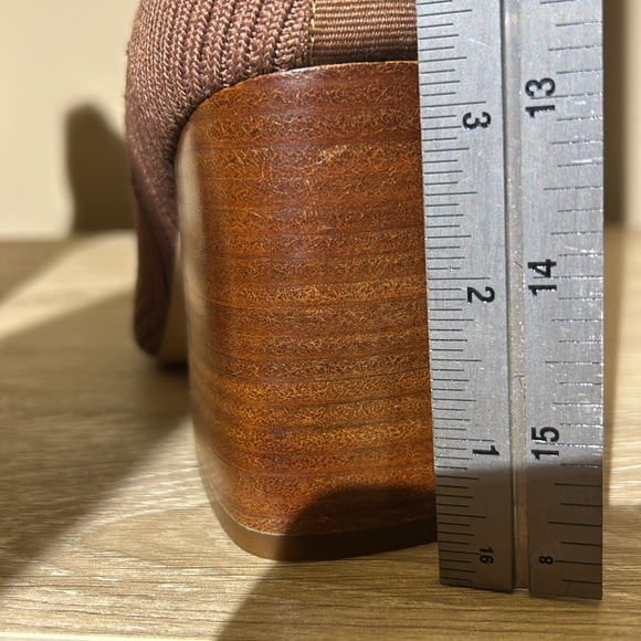 Steven- New York Size 7 brown knit ankle boots - Picture 2 of 6